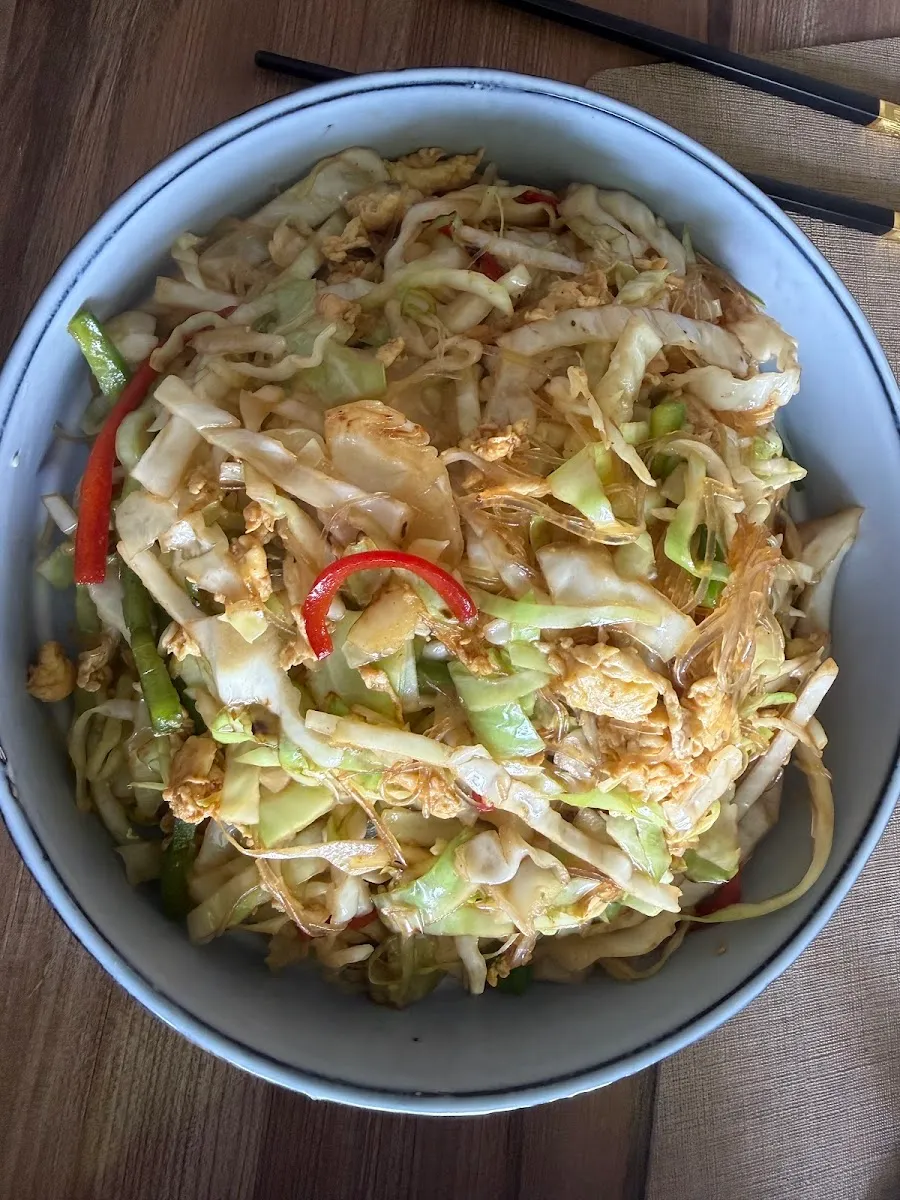 Stir-fried cabbage with red chilli